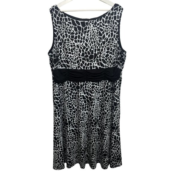 True Envy Plus 20W Black White Abstract Print Maxi Dress - Picture 1 of 13